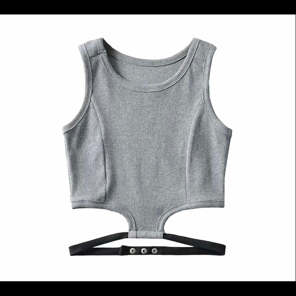 Sleeveless knitted cropped waist belt top